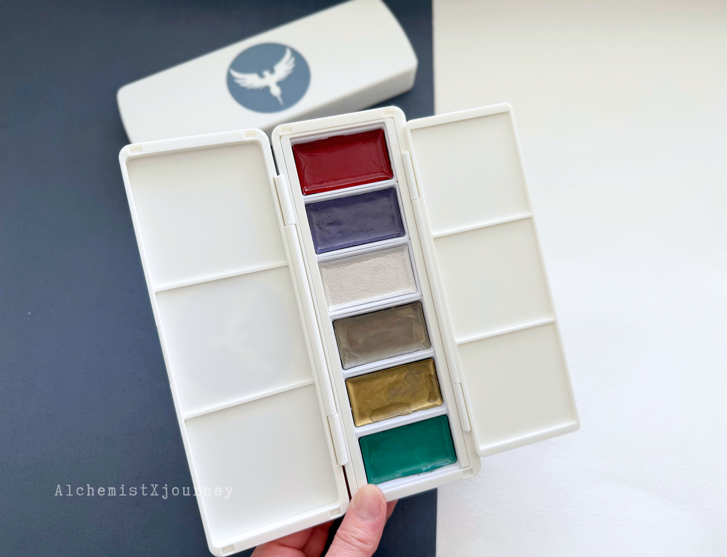 Kuretake 6 Pan Palette AX9, Ceramic or Resin Mixing Trays, Removable Grid