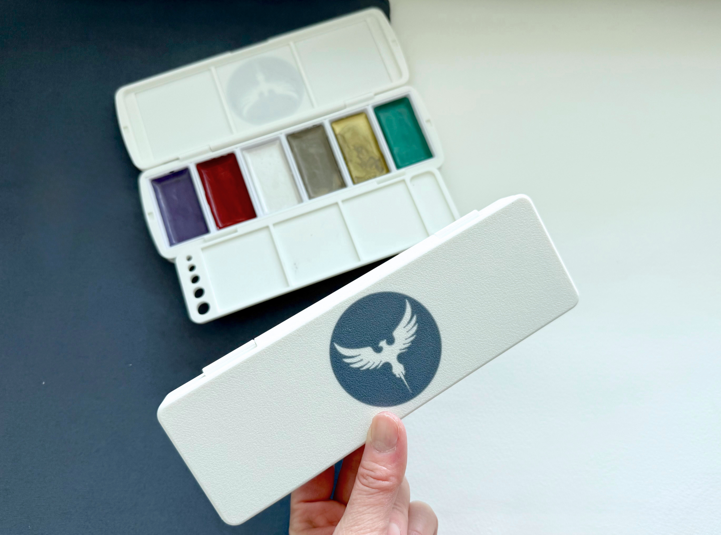 Kuretake 6 Pan Palette AX10, Magnetic Base, Ceramic or Resin Trays, Brush Holder