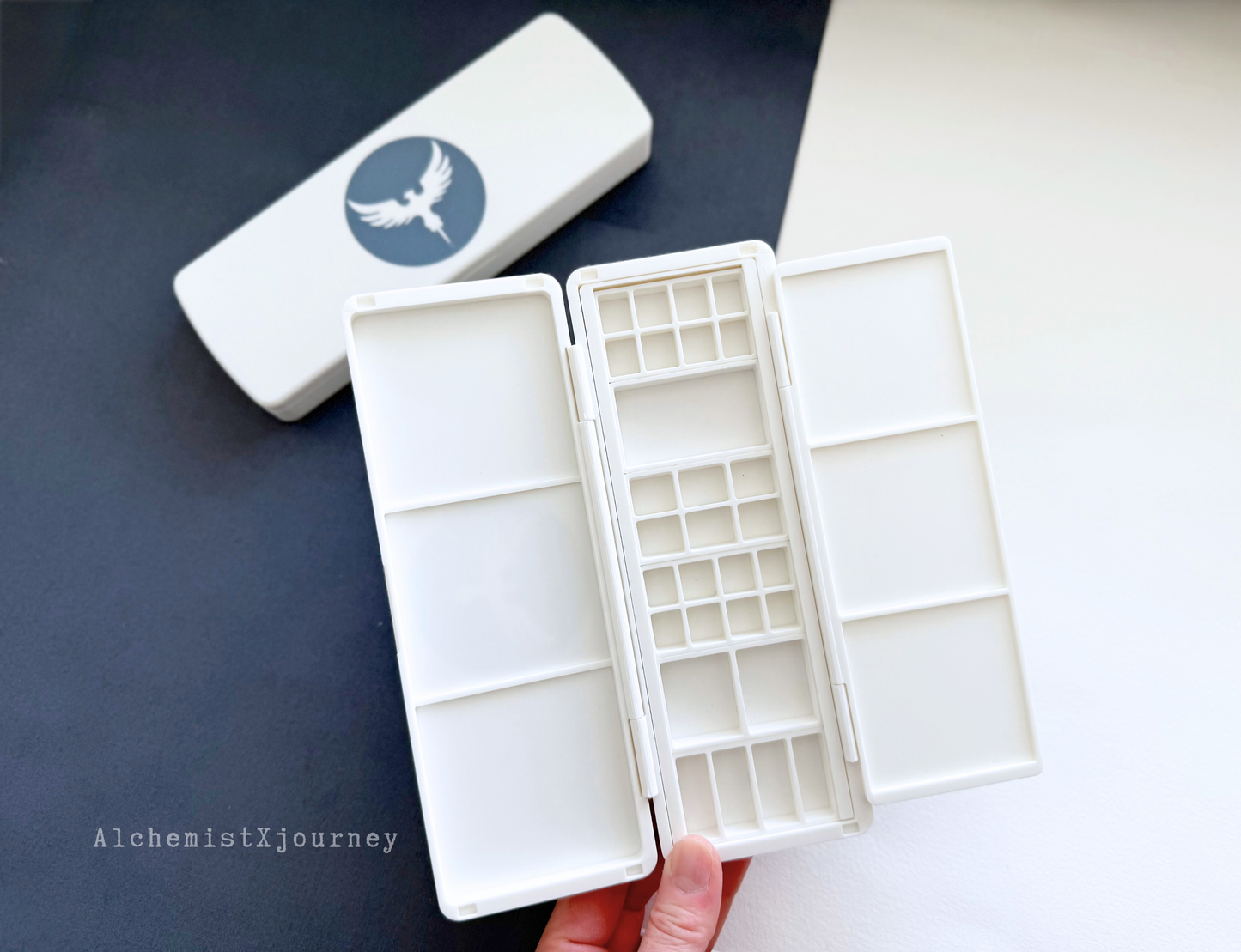 Kuretake 6 Pan Palette AX9, Ceramic or Resin Mixing Trays, Removable Grid