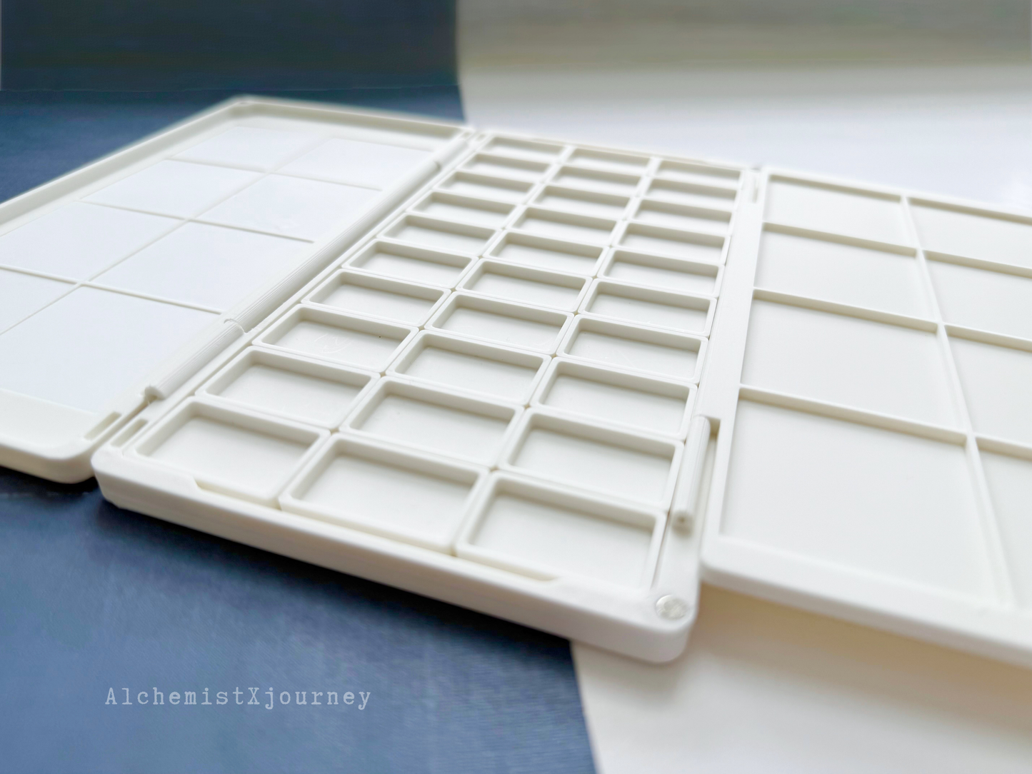 30 Slim Full Pan Watercolor Palette AX21, Glazed Ceramic, Magnetic Base