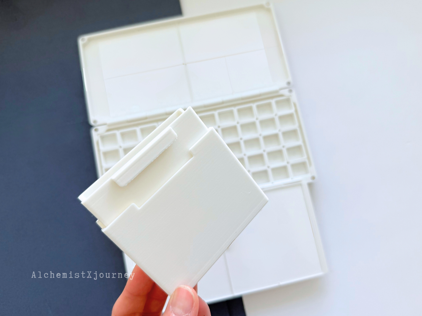 30 Slim Full Pan Watercolor Palette AX21, Glazed Ceramic, Magnetic Base