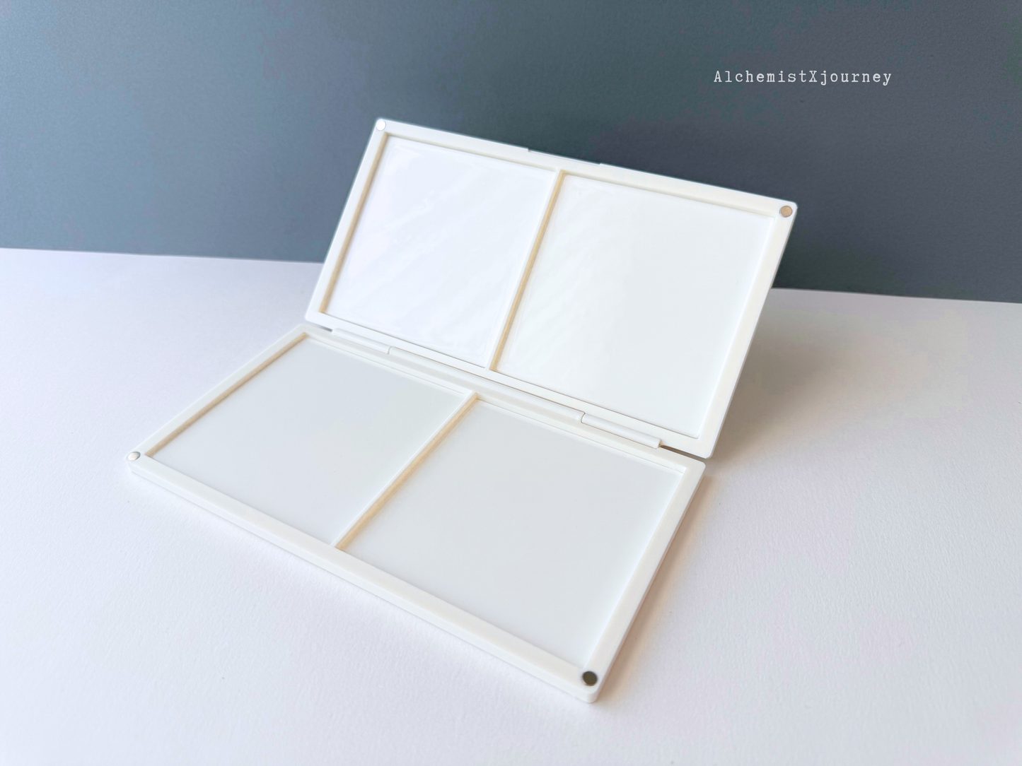 Max Watercolor Mixing Tray AX39: Glazed Ceramic, Magnetic Closure, Portable, Compact, Plein Air