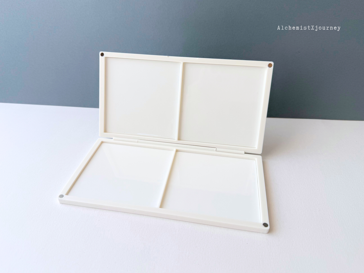 Max Watercolor Mixing Tray AX39: Glazed Ceramic, Magnetic Closure, Portable, Compact, Plein Air