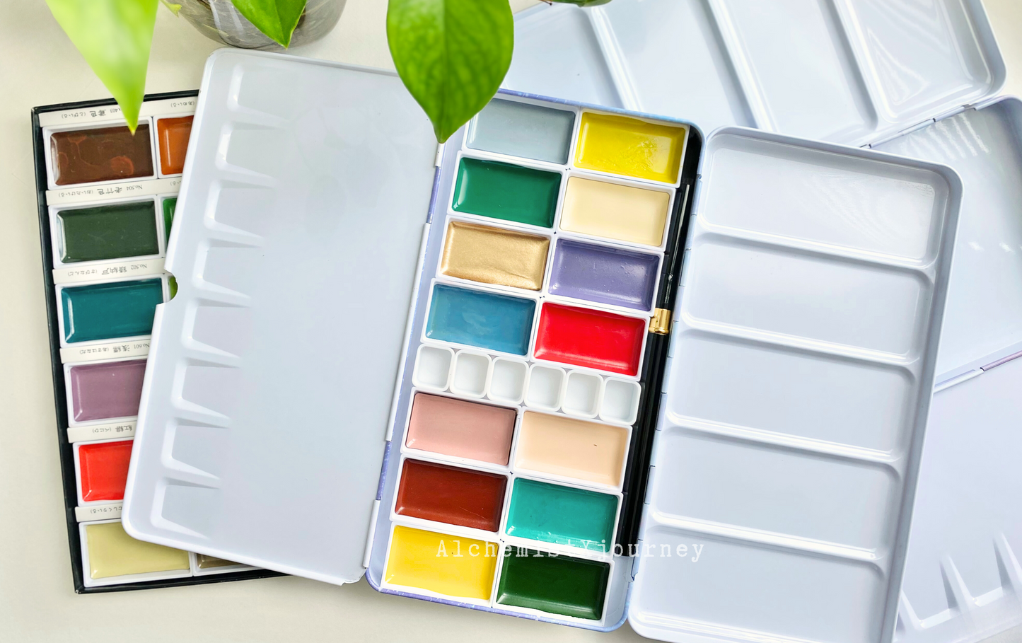 Travel Watercolor Palette with Flat-Base, Kuretake Palette