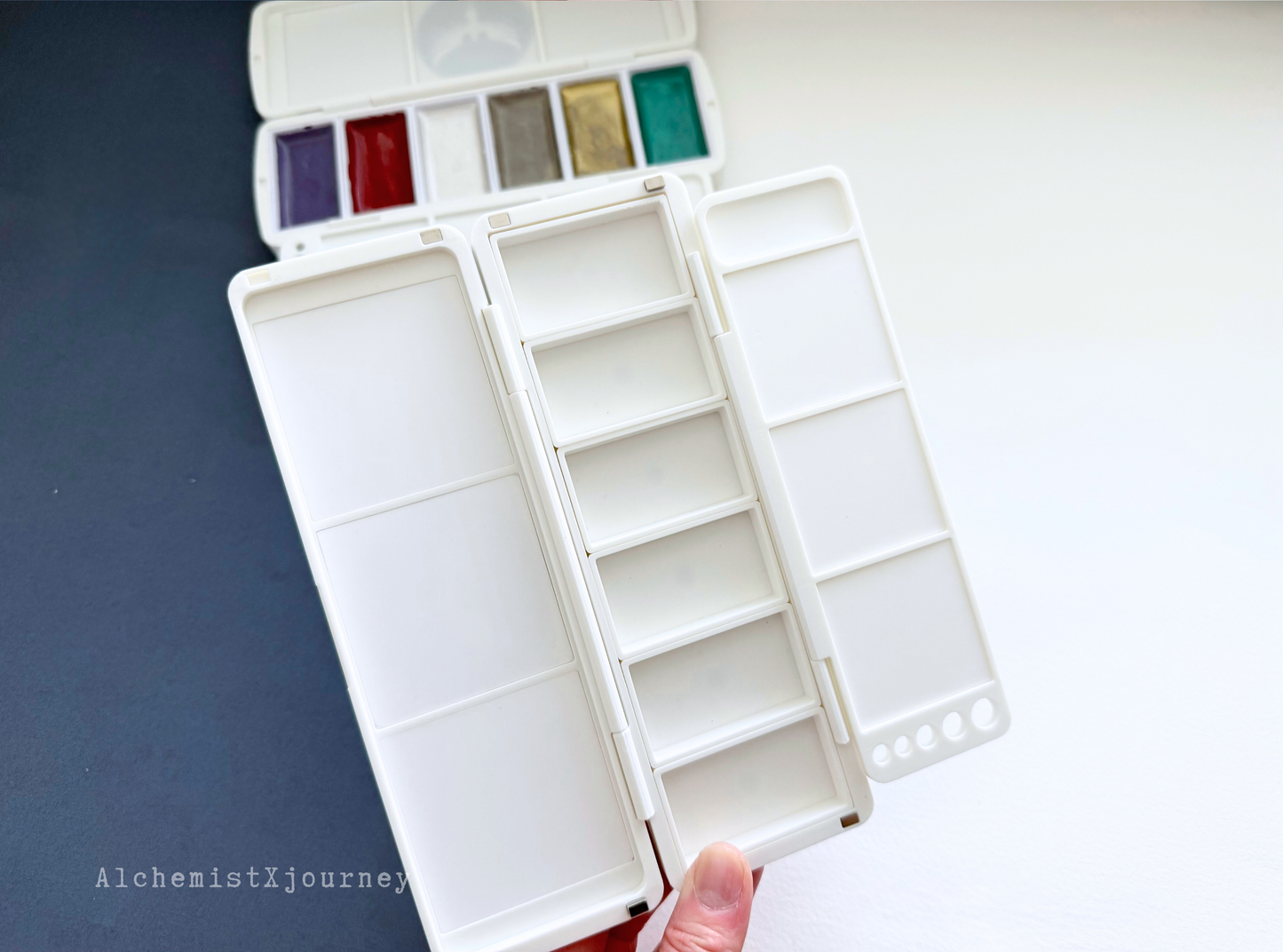 Kuretake 6 Pan Palette AX10, Magnetic Base, Ceramic or Resin Trays, Brush Holder